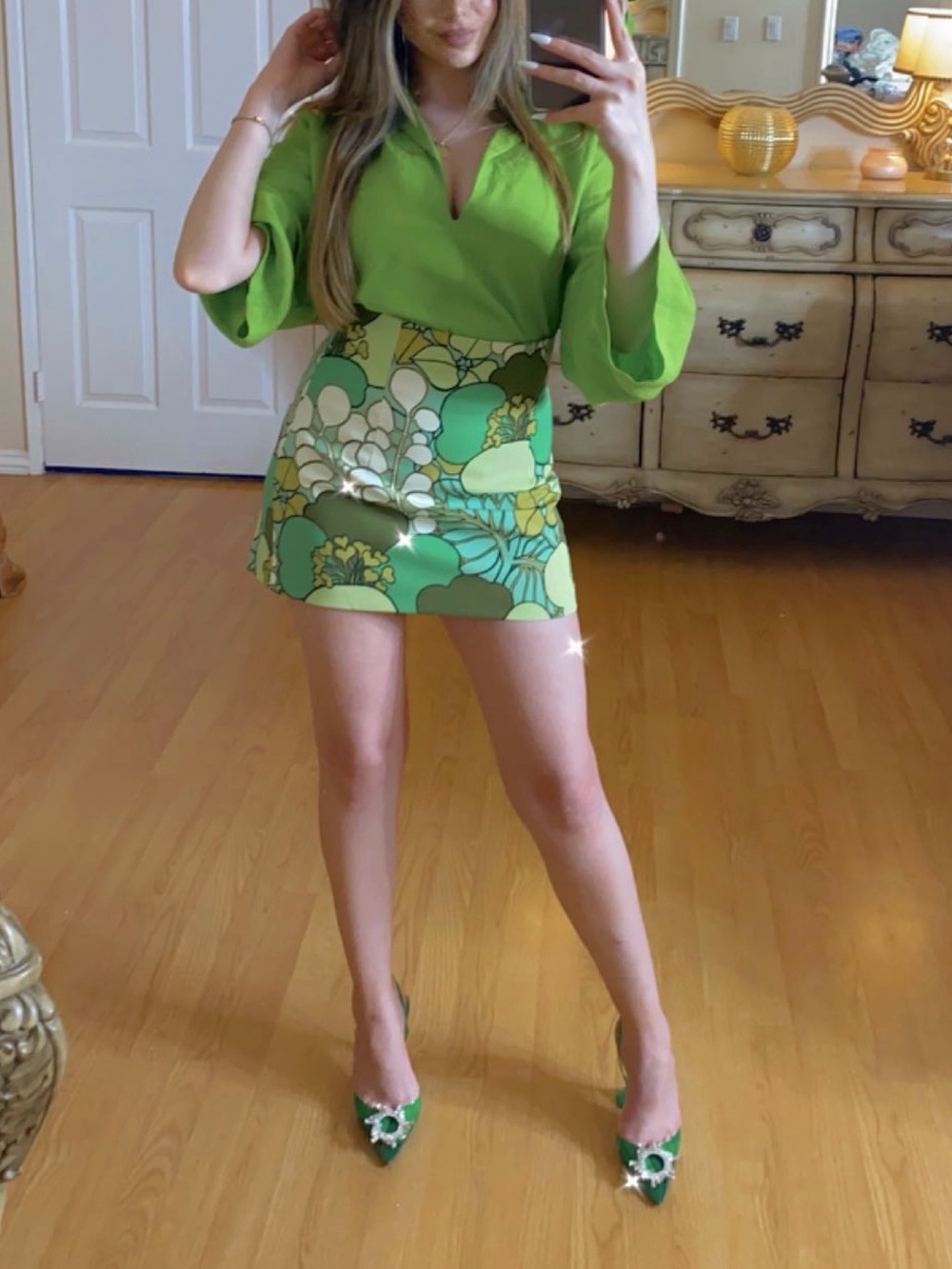 Zara Green Floral Printed Mini Skirt with a vibrant retro floral pattern